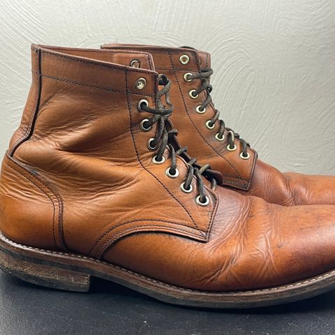 Oak Street Bootmakers Trench Boot in Tempesti Brown Overdye Camello Asportabile