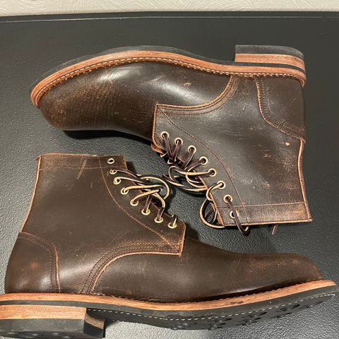 Oak Street Bootmakers Trench Boot in Tempesti Brown Overdye Camello Asportabile