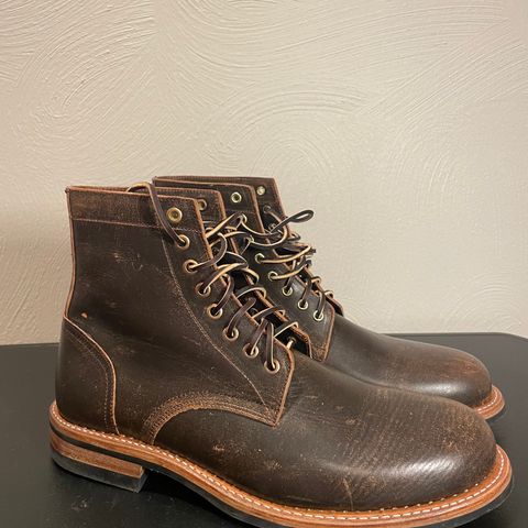 Oak Street Bootmakers Trench Boot in Tempesti Brown Overdye Camello Asportabile