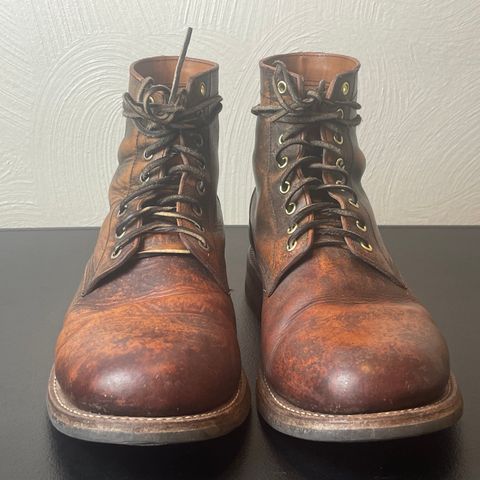 Oak Street Bootmakers Trench Boot in Tempesti Brown Overdye Camello Asportabile