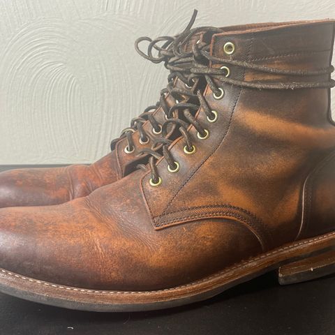 Oak Street Bootmakers Trench Boot in Tempesti Brown Overdye Camello Asportabile
