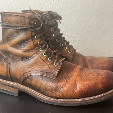 Oak Street Bootmakers Trench Boot in Tempesti Brown Overdye Camello Asportabile