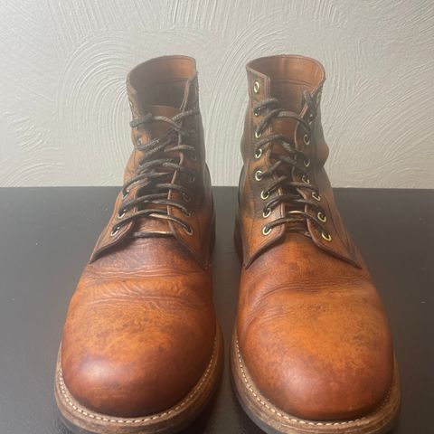 Oak Street Bootmakers Trench Boot in Tempesti Brown Overdye Camello Asportabile
