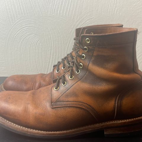 Oak Street Bootmakers Trench Boot in Tempesti Brown Overdye Camello Asportabile