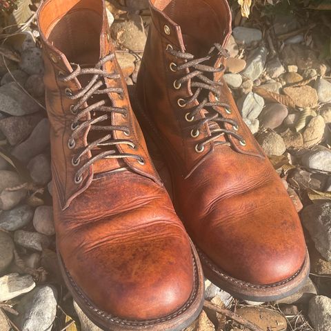 Oak Street Bootmakers Trench Boot in Tempesti Brown Overdye Camello Asportabile