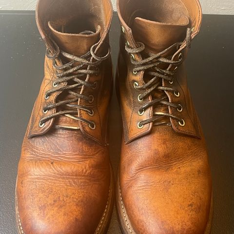 Oak Street Bootmakers Trench Boot in Tempesti Brown Overdye Camello Asportabile