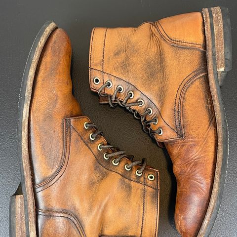 Oak Street Bootmakers Trench Boot in Tempesti Brown Overdye Camello Asportabile