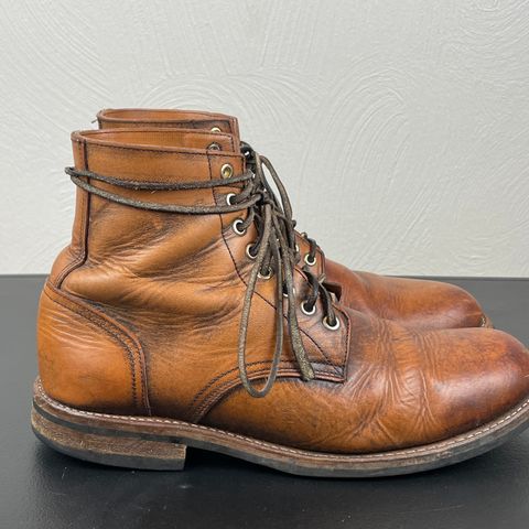 Oak Street Bootmakers Trench Boot in Tempesti Brown Overdye Camello Asportabile