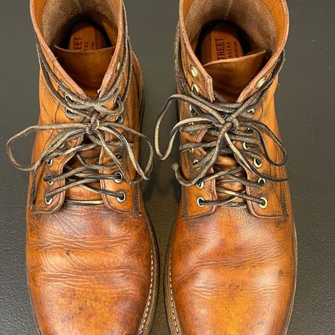 Oak Street Bootmakers Trench Boot in Tempesti Brown Overdye Camello Asportabile