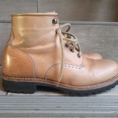 Butts and Shoulders The Worker Boots in Natural Leather