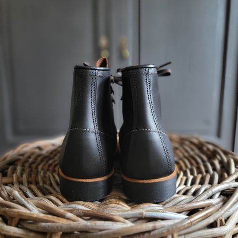 Red Wing Blacksmith in S.B. Foot Black Prairie