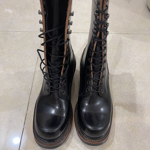 Quan Shoemaker Unknown Model in Maryam Black Horsebutt