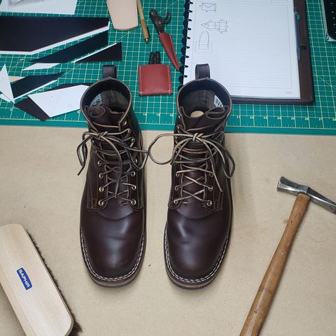 Nicks Robert in Wickett & Craig Chestnut Oiled Latigo