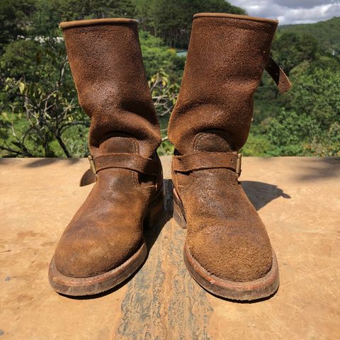 View photo of Chippewa 11" Engineer Boot in brown rough out