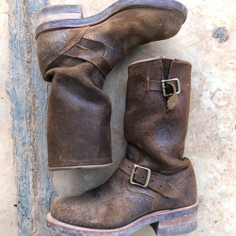 View photo of Chippewa 11" Engineer Boot in brown rough out