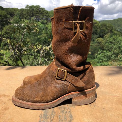 View photo of Chippewa 11" Engineer Boot in brown rough out