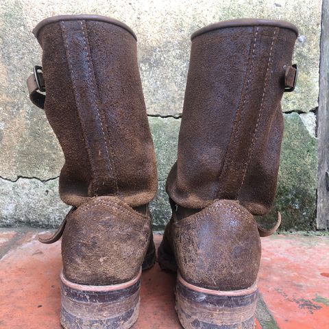 View photo of Chippewa 11" Engineer Boot in brown rough out