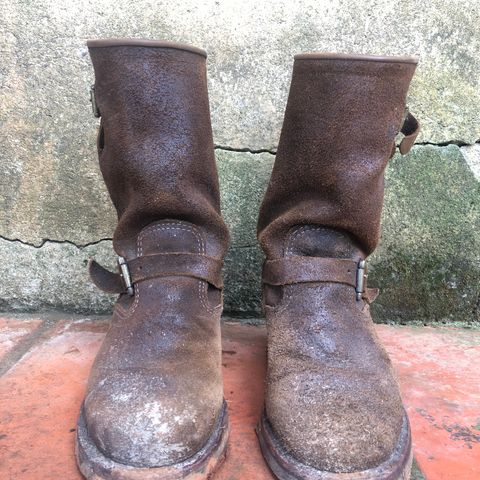 View photo of Chippewa 11" Engineer Boot in brown rough out