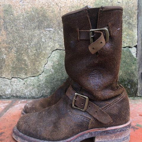 View photo of Chippewa 11" Engineer Boot in brown rough out