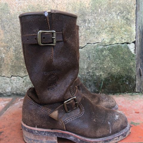 View photo of Chippewa 11" Engineer Boot in brown rough out