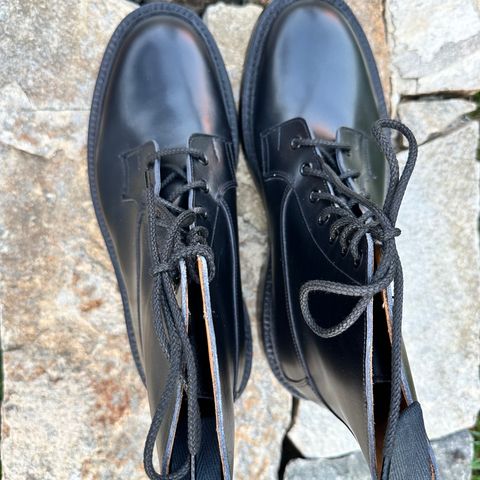 Tricker's Burford Plain Derby Boot in Black Calf
