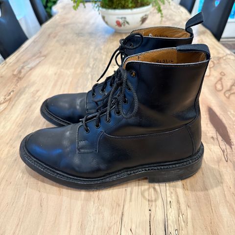Tricker's Burford Plain Derby Boot in Black Calf