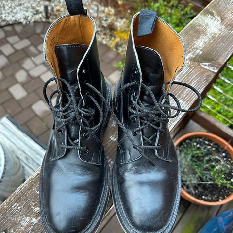 Tricker's Burford Plain Derby Boot in Black Calf