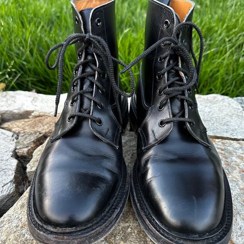Tricker's Burford Plain Derby Boot in Black Calf