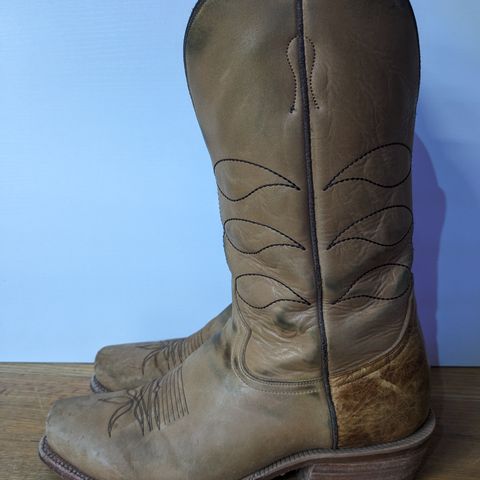 View photo of HYER Boots Maize in Sunrise Retan