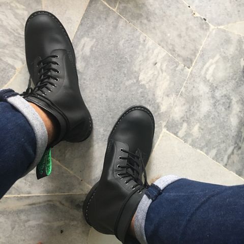 Solovair 8 Eye Derby Boot in Black Greasy