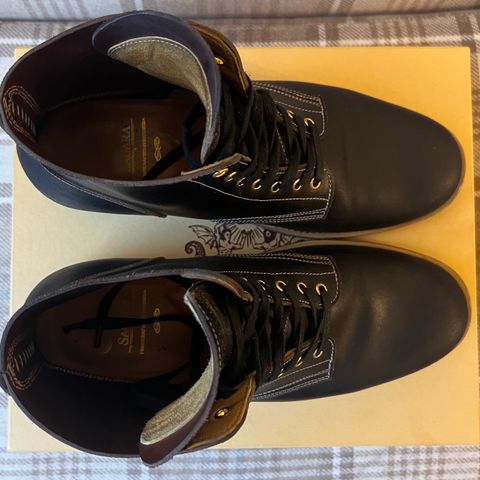 Sagara Boondocker in Horween Black Waxed Flesh