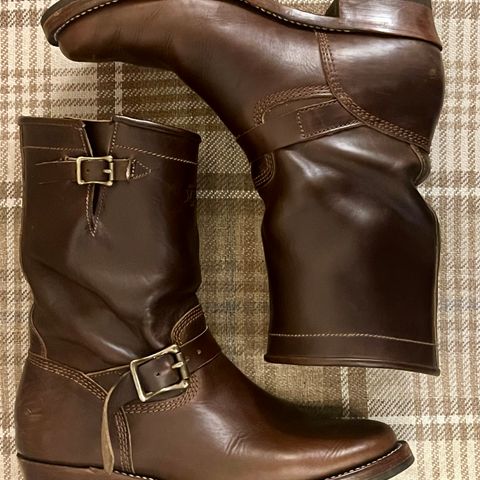 Willie's Handmade Boots Engineer in Horween Brown Chromexcel