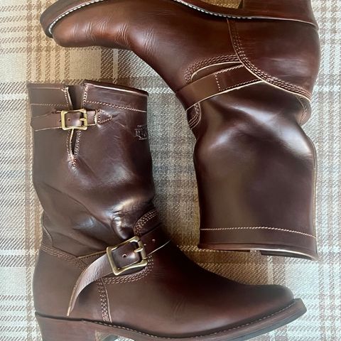 Willie's Handmade Boots Engineer in Horween Brown Chromexcel