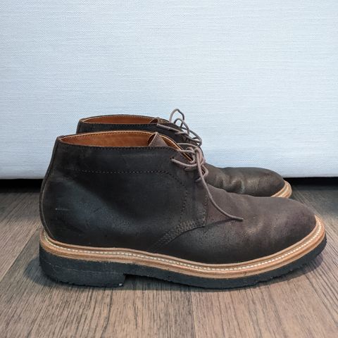 Grant Stone Chukka in C.F. Stead Earth Waxy Commander Suede