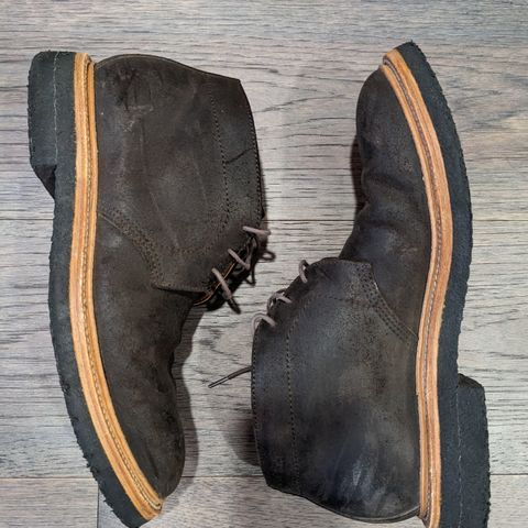 Grant Stone Chukka in C.F. Stead Earth Waxy Commander Suede