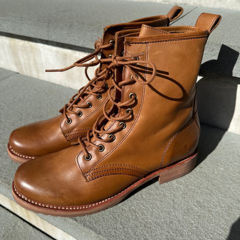 FRYE Veronica Flex Combat in Vintage Pull-up Leather