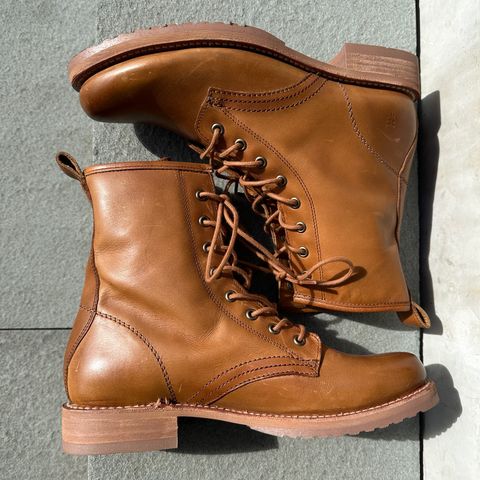 FRYE Veronica Flex Combat in Vintage Pull-up Leather