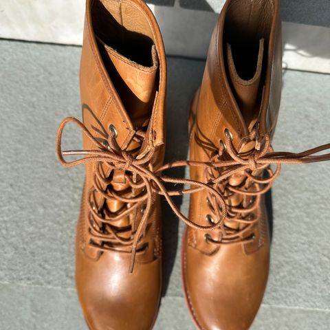 FRYE Veronica Flex Combat in Vintage Pull-up Leather