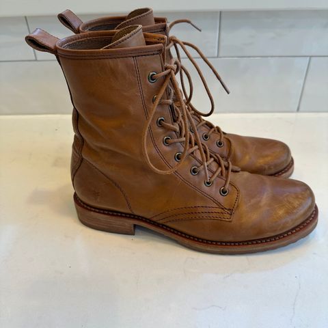 FRYE Veronica Flex Combat in Vintage Pull-up Leather