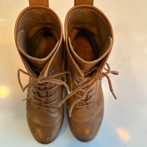 FRYE Veronica Flex Combat in Vintage Pull-up Leather