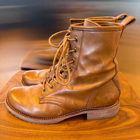 FRYE Veronica Flex Combat in Vintage Pull-up Leather