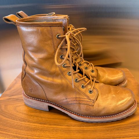 FRYE Veronica Flex Combat in Vintage Pull-up Leather