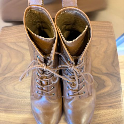 FRYE Veronica Flex Combat in Vintage Pull-up Leather