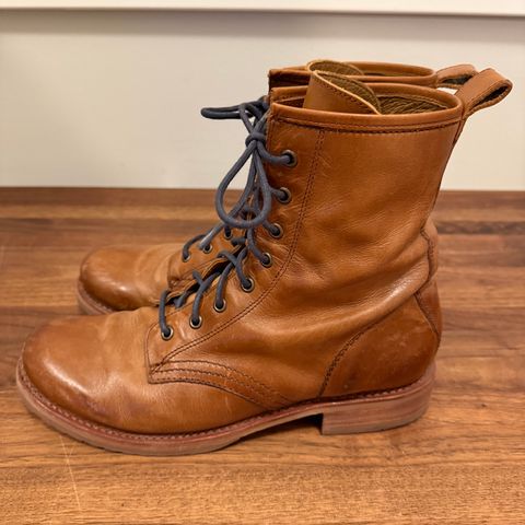 FRYE Veronica Flex Combat in Vintage Pull-up Leather