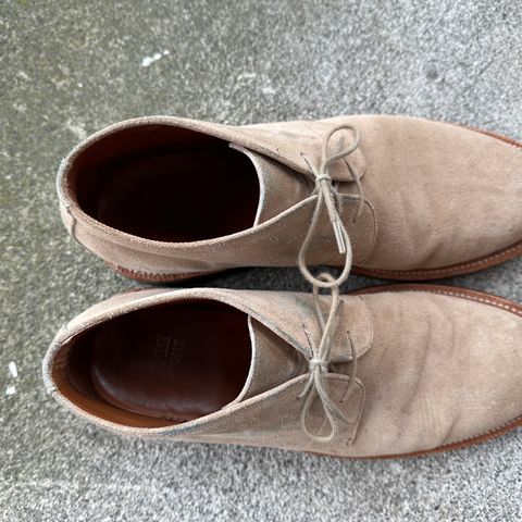 Grant Stone Chukka in C.F. Stead Tan Repello Calf Suede