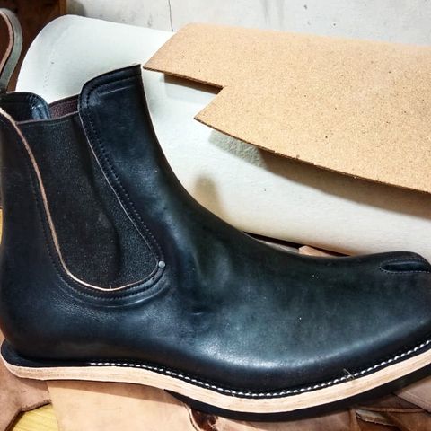 Briselblack The Seventh TABI in Black-Overdyed Horsebutt