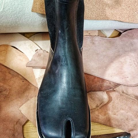 Briselblack The Seventh TABI in Black-Overdyed Horsebutt