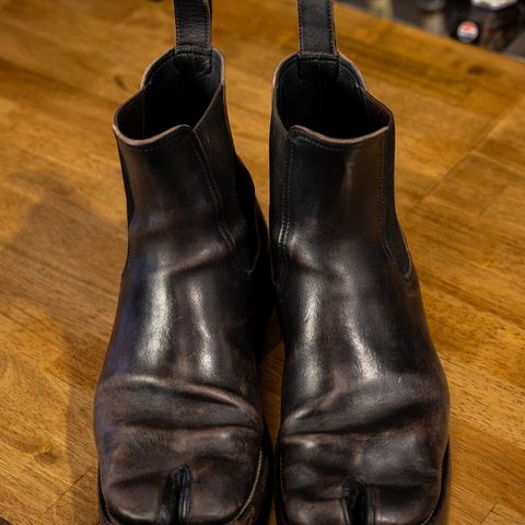 Briselblack The Seventh TABI in Black-Overdyed Horsebutt