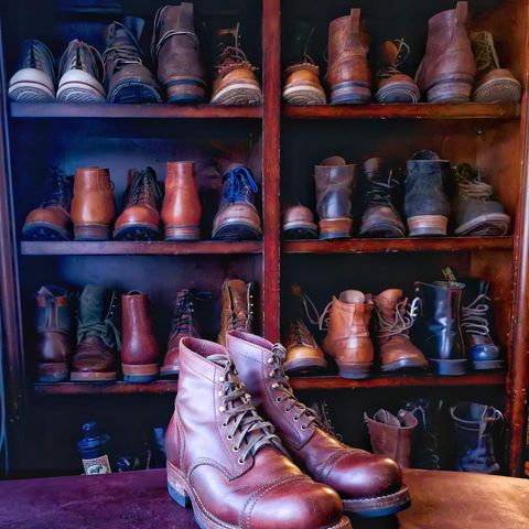 Prof Barnets Bulky Cap Toe Boots in Unlisted Leather