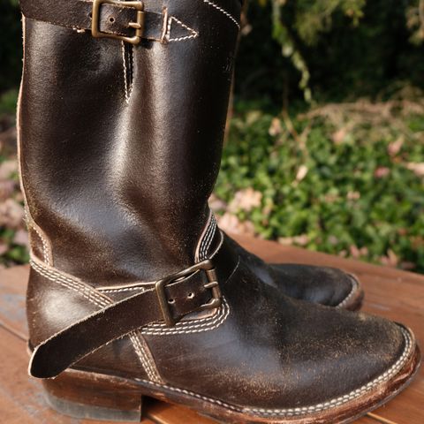 View photo of Willie's Handmade Boots Custom Model in Horween Dark Olive Waxed Flesh